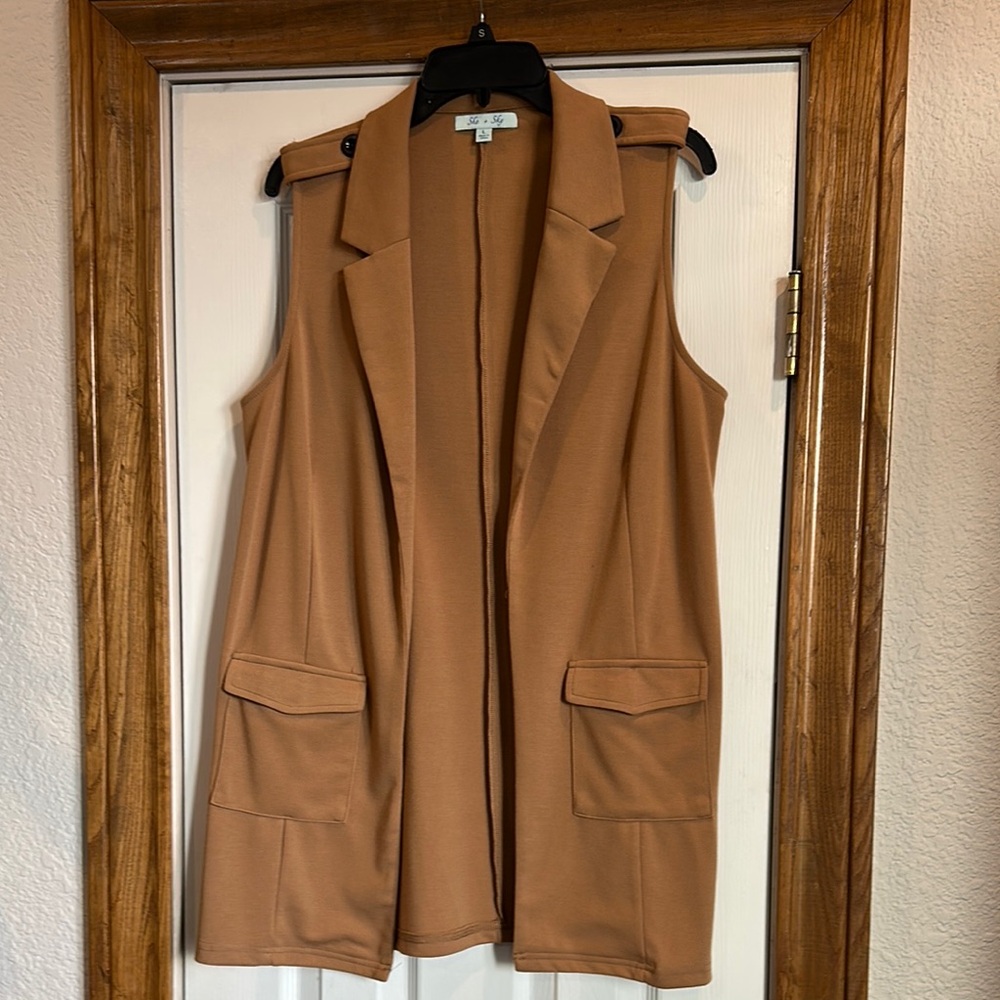 Women's Tan Sleeveless Jacket